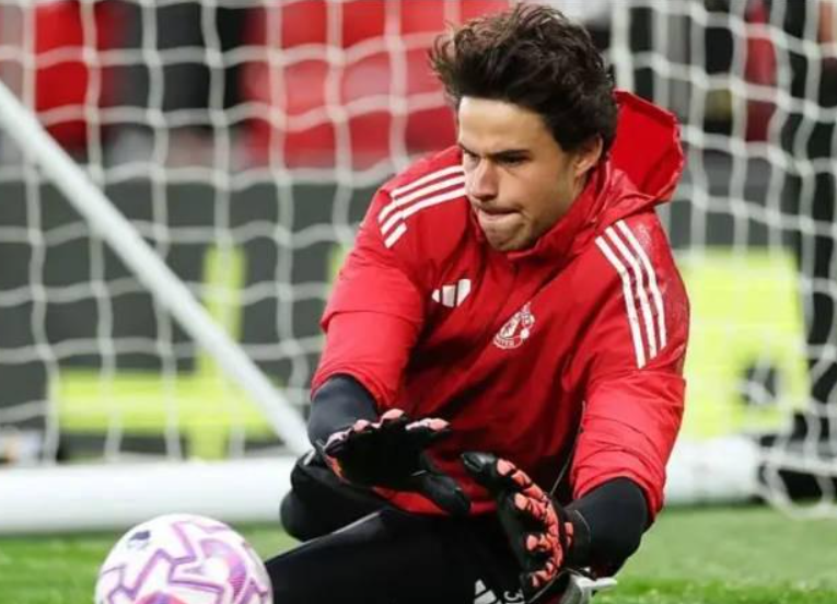 曼联主帅阿莫林:赞拉门斯于困境中展沉稳风姿