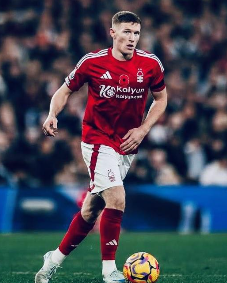 曼联与纽卡竞逐诺丁汉森林新星：安德森身价超亿镑及赛场表现剖析