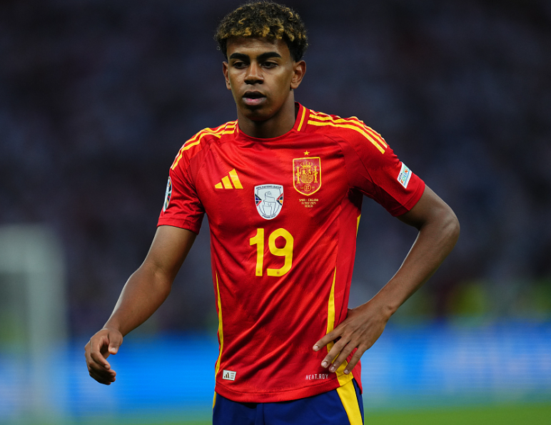 巴萨战术新探:弗里克试水亚马尔中路转型