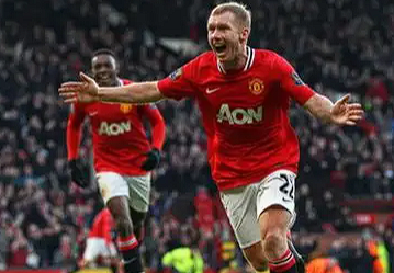 斯科尔斯的加薪风波:荣耀、抉择与内心之愧