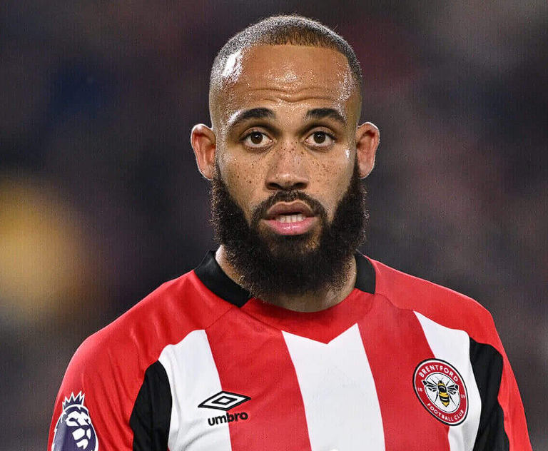 英超焦点战：姆伯莫闪耀，曼联热刺激战初现锋芒