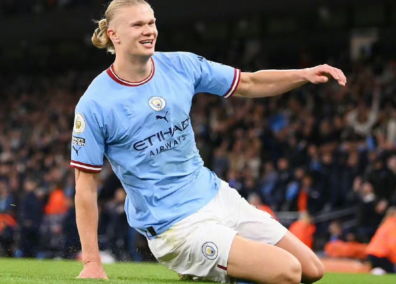 哈兰德赛前展望曼城利物浦焦点战,强调专注自我与团队提升