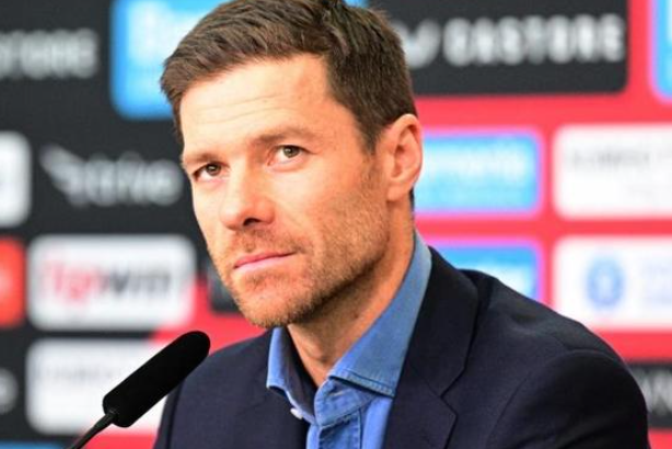 巴尔韦德位置变迁：从右后卫回归中场背后的战术考量