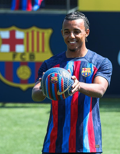 巴萨后防变数:孔德训练未完成,加西亚或临危受命