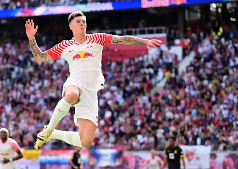 曼联伤病与休赛期安排：球员动态及训练规划全解析