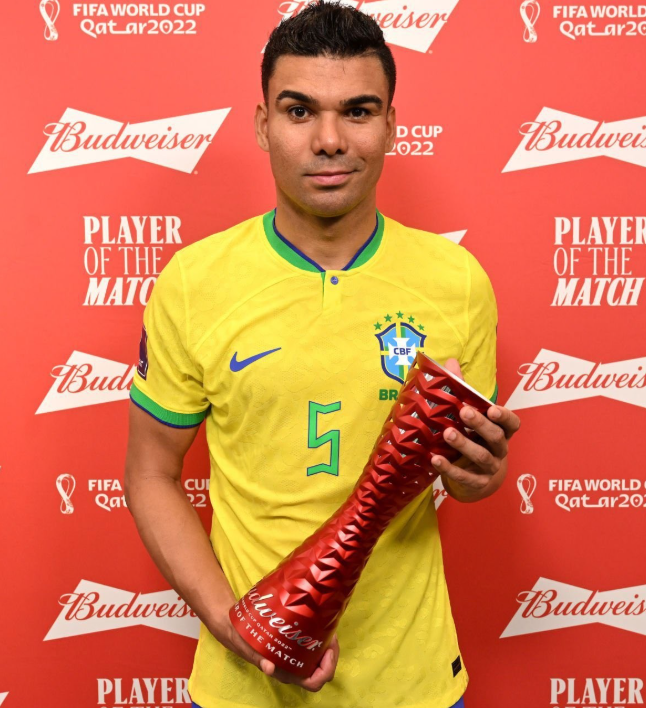 曼联与卡塞米罗续约谈判:薪资难题与未来走向