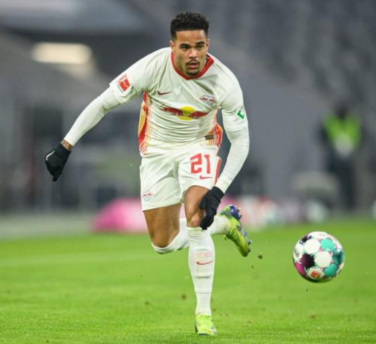 荷兰队官方通报:贾斯汀·克鲁伊维特世预赛受伤,提前归队疗养