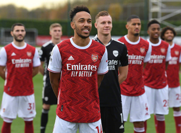 枪手欧冠狂飙:青春风暴铸就钢铁防线