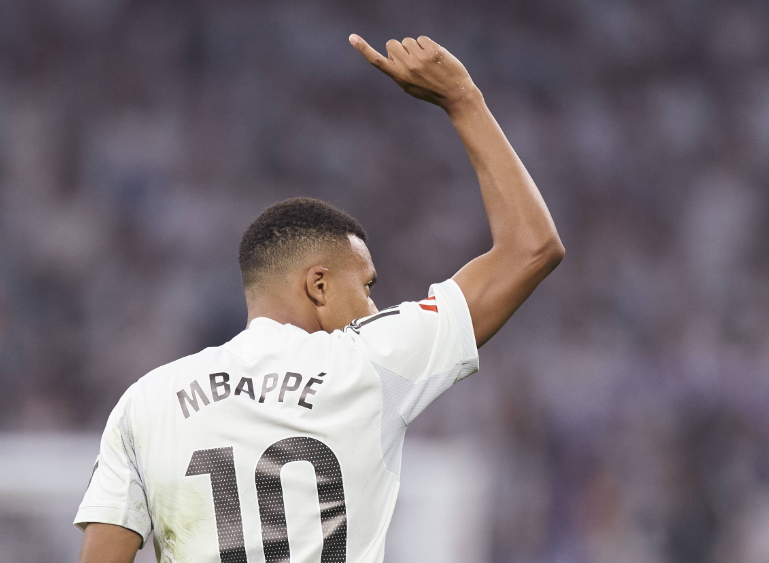 本泽马谈姆巴佩：皇马夺冠需团队协作