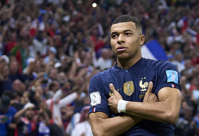 姆巴佩伤后行踪引关注:迪拜之行与争议并存