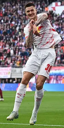 曼联锋线危机：舍什科伤病牵动赛程，球队阵容调整待考