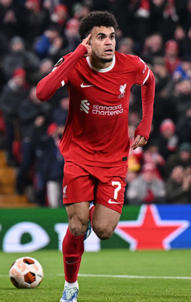 拜仁锋将迪亚斯红牌禁赛:欧冠赛场暴力犯规的严肃审视