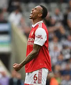 北伦敦德比前瞻:阿森纳稳固防线构筑争胜基石