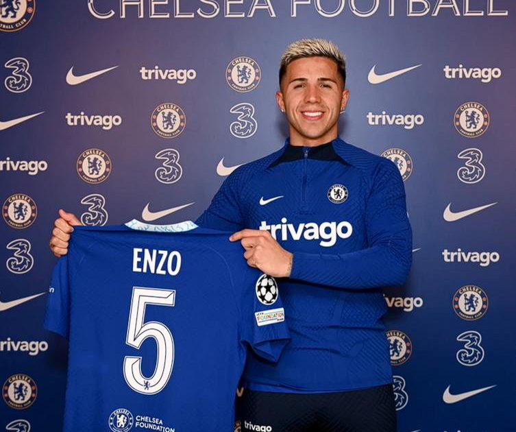 英超第12轮切尔西客战伯恩利:赛场突发意外状况