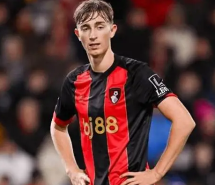 皇马欧冠前伤病潮来袭:赫伊森或缺阵引发防线危机